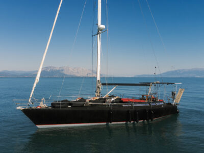 Calypso Yacht Cruises Mykonos – Blue Wave Cruises Calypso motor yacht cruising in Mykonos: a luxury boat tour to Delos and Rhenia islands with sunbeds and bean bags.