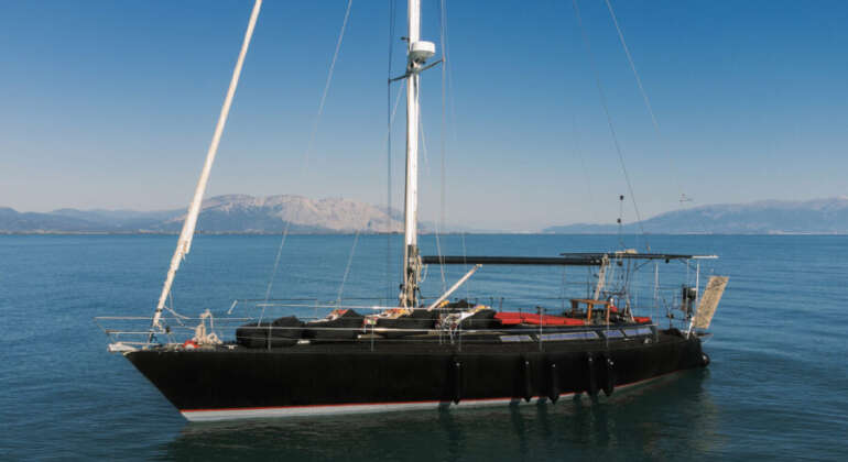 Sailing boat Calipso Delos & Rhenia Islands A Mythical Escape